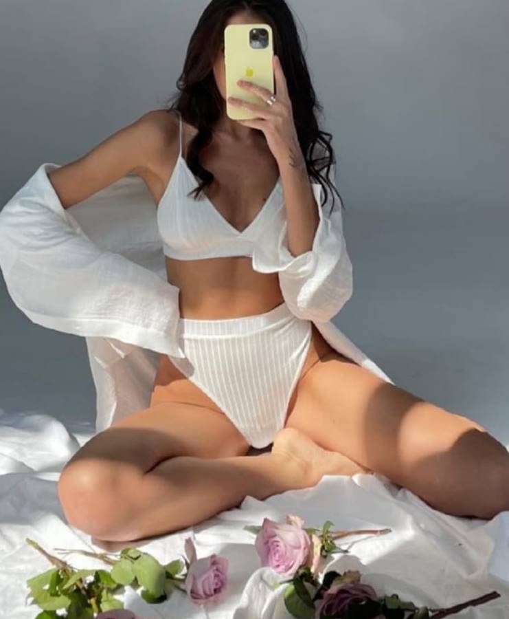 İkitelli Escort Bayan Hazal İle Rahatlatıcı Sohbetler